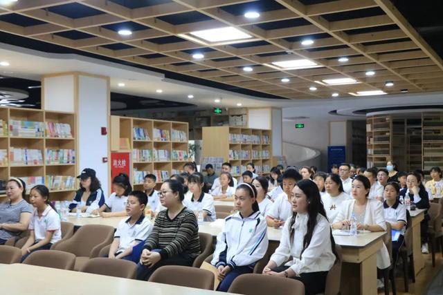 校初中分校预初年级举办家长沙龙活动不朽情缘平台登录入口广元外国语学(图2)