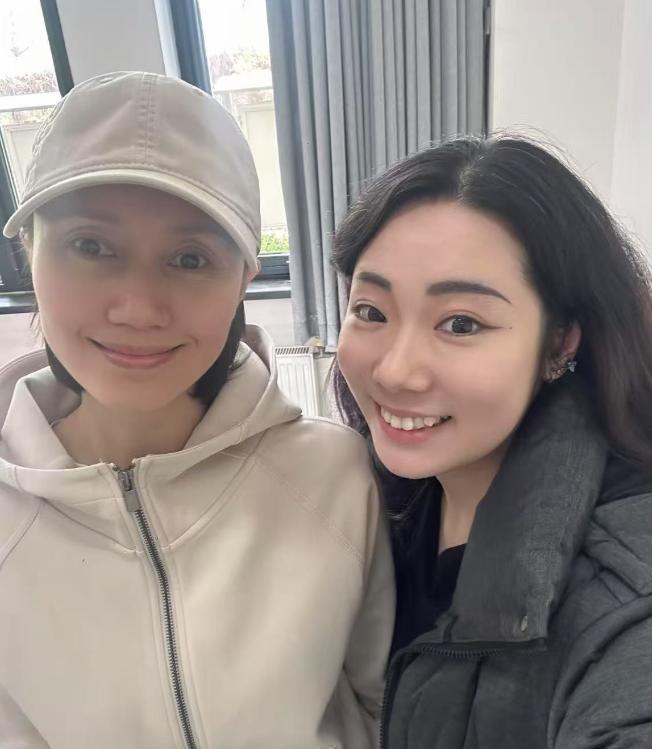 课坐最后一排超低调细节可见其人品不朽情缘mg袁泉素颜现身中戏上(图4)