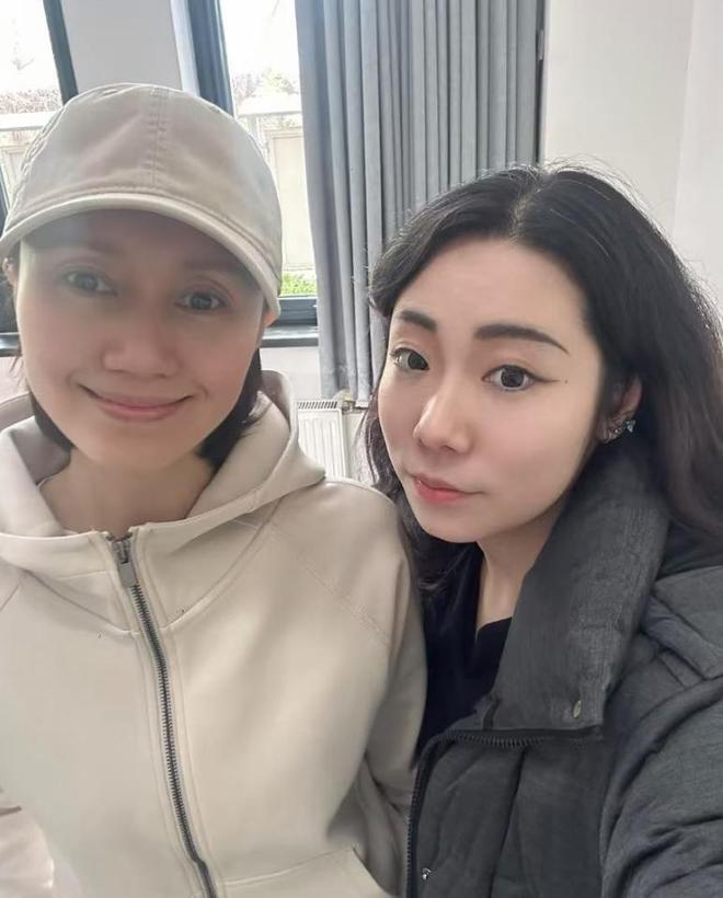 课坐最后一排超低调细节可见其人品不朽情缘mg袁泉素颜现身中戏上(图5)