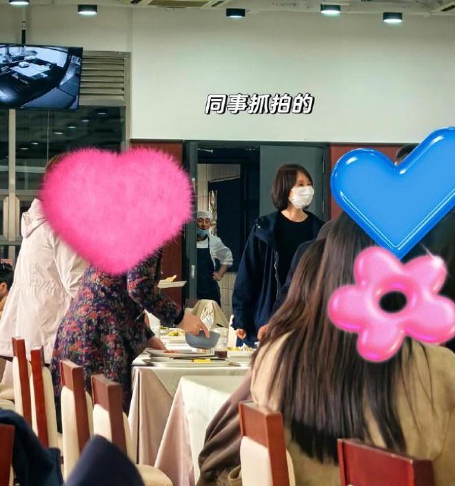 课坐最后一排超低调细节可见其人品不朽情缘mg袁泉素颜现身中戏上(图7)