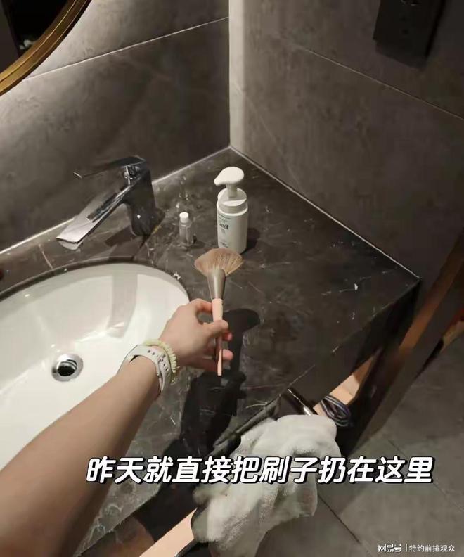 手？网友：一次旅行就知道TA怎么样了！不朽情缘首页情侣五一旅游归来都会想分(图2)