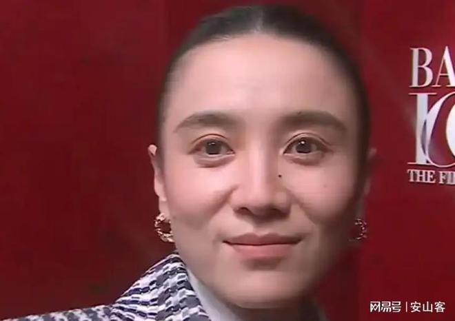 杨幂不敢露脸只有赵今麦扛住了！不朽情缘芭莎之夜被镜头签吓坏(图2)