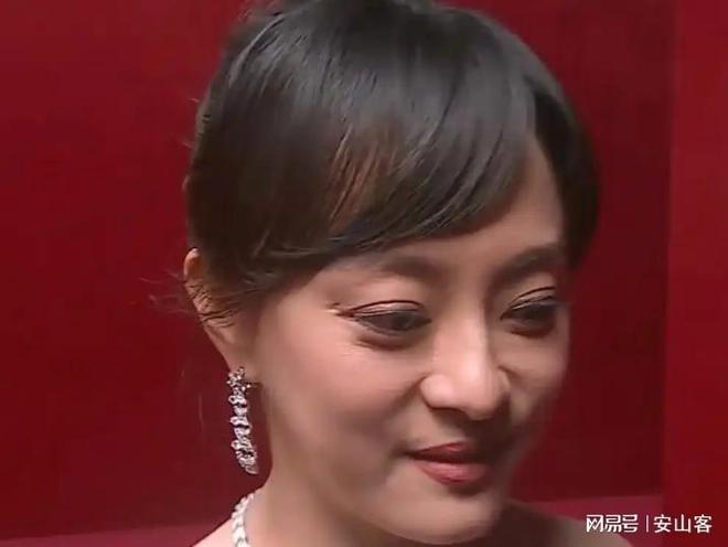 杨幂不敢露脸只有赵今麦扛住了！不朽情缘芭莎之夜被镜头签吓坏(图5)
