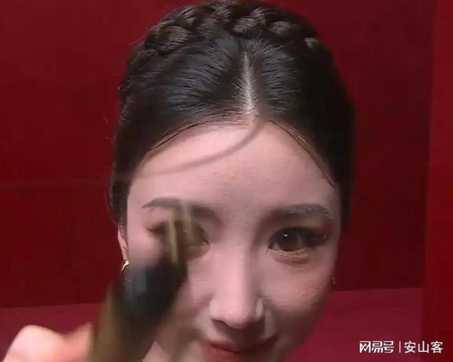 杨幂不敢露脸只有赵今麦扛住了！不朽情缘芭莎之夜被镜头签吓坏(图9)